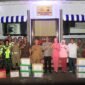 Caption. Kapolres Malang AKBP Putu Kholis Aryana dan Ketua Bhayangkari beserta Bupati Malang H.M Sanusi saat mengecek Pos Pengamanan Natal dan Tahun Baru 2024