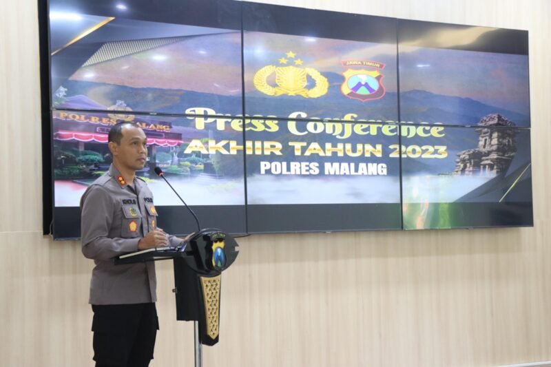 Kapolres Malang AKBP Kholis saat menyampaikan pencapaian luar biasa masing-masing kesatuan