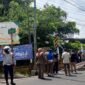 Foto : Bawaslu Kota Batu dan Satpol PP Tertibkan APK yang melanggar