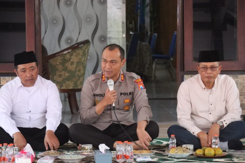 Foto : Program 'Jumat Curhat' dipimpin langsung oleh Kepala Kepolisian Resor Malang, AKBP Putu Kholis Aryana