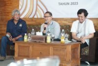 Foto : Pj Wali Kota Batu, Aries Agung Paewai, saat memberikan arahan kepada ketua dan anggota BPD se-Kota Batu