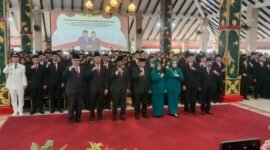 Foto : Bupati Malang H.M. Sanusi saat foto bersama usai pengambilan sumpah pejabat fungsional di Pendopo Agung Kabupaten Malang