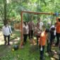 petugas kepolisian Sektor Kepanjen bersama unit identifikasi dan SAR BPBD Kabuaten Malang melakukan evakusi korban