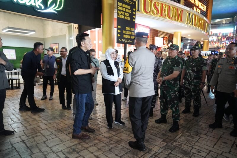 Foto : - Gubernur Jawa Timur Khofifah Indar Parawansa bersama Pangdam V/Brawijaya Mayjen TNI Rafael Granada Baay dan Kapolda Jatim Irjen Pol Imam Sugianto saat meninjau wisata JTP 3