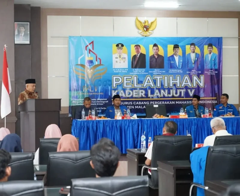 Bupati Malang saat Memberikan Sambutan di depan ara kader PMII