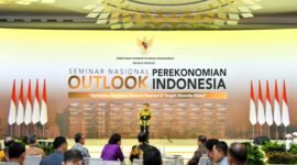 Caption. Presiden Joko Widodo saat menyampaikan sambutan pada acara Outlook Perekonomian Indonesia yang diselenggarakan di Hotel St. Regis, Jakarta, Jumat, 22 Desember 2023