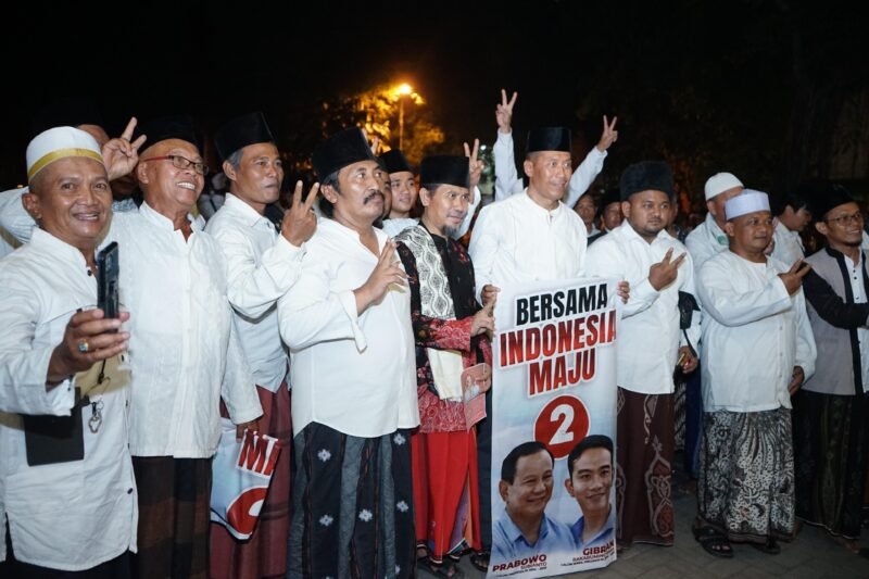 Caption. Para Kyai desa Jawa Timur Deklarasikan dukungan untuk Prabowo - Gibran di Mojokerto