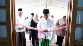Caption. Bupati Malang meresmikan Masjid Abdul Choir Codo Wajak pada rangkaian kegiatan Subuh Keliling di Kecamatan Wajak