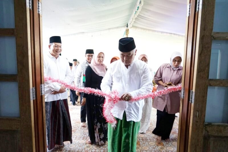 Caption. Bupati Malang meresmikan Masjid Abdul Choir Codo Wajak pada rangkaian kegiatan Subuh Keliling di Kecamatan Wajak