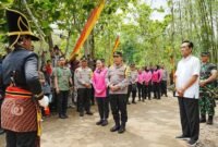 Foto : Kapolri Jenderal Listyo Sigit Prabowo meresmikan Sumur Bor Polri Presisi di Dusun Sidorejo, Kalurahan Karangtengah, Kapanewon Wonosari, Kabupaten Gunungkidul, Daerah Istimewa Yogyakarta