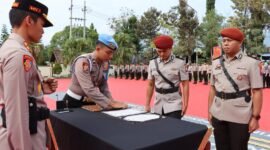Foto : Kapolres Batu AKBP Oskar Syamsuddin, S.I.K., M.T. saat pimpin Sertijab dua Kasat 