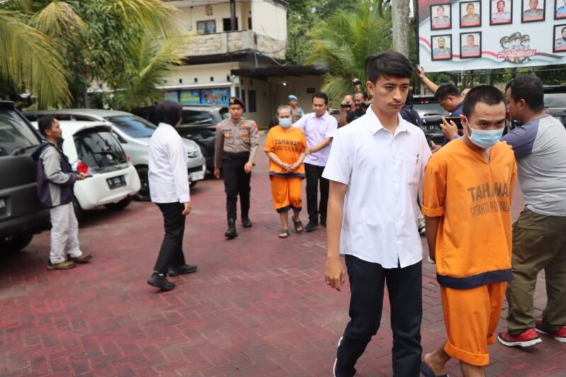 Foto : Kedua pelaku yang diamankan atas kasus tindak pidana perdagangan orang (TPPO)