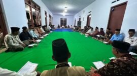 Foto : Lebih dari 300 kyai desa di Kediri melaksanakan istighosah bersama