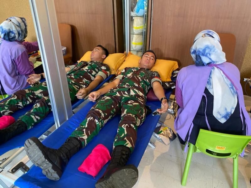 Foto : Anggota Yonkes 2 Kostrad lakukan Donor Darah