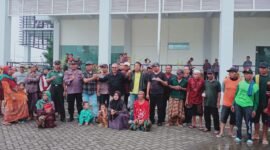 Foto : Warga Curah Dukuh Keraton Pasuruan bersama LSM Elpamas datangi kantor PIER