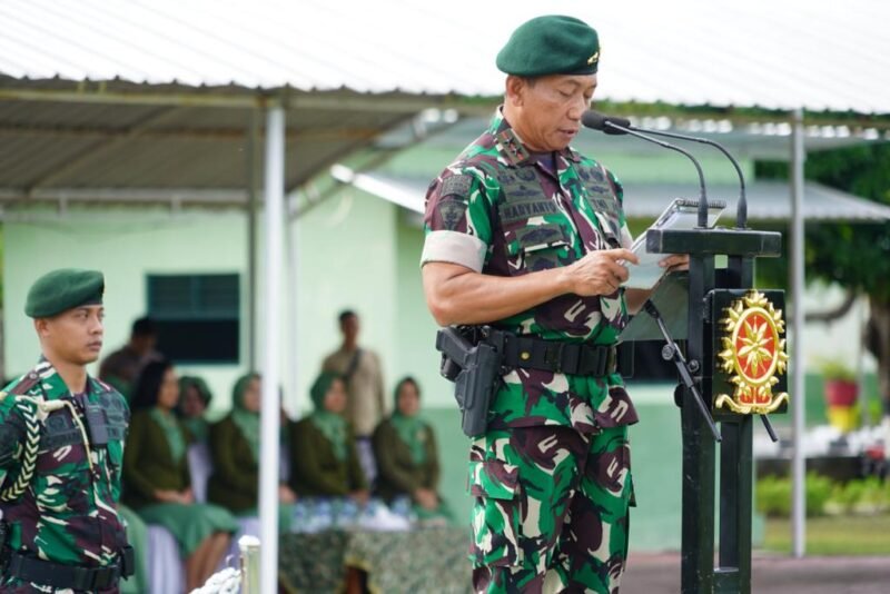 Foto : Panglima Divisi Infanteri 2 Kostrad Mayjen TNI Haryanto,S.I.P., M.Tr. (Han)., Pimpin Upacara Pelepasan Satgas Yonmek TNI Konga XXIII-R Unifil Tahun 2024 Yonif 413/Bremoro/6/2 Kostrad