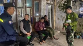 Foto : Kapolsek Tumpang AKP Achmad Zainuddin beserta Bhabinkamtibmas, Babinsa dan perangkat Desa Tumpang melakukan patroli malam