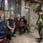 Foto : Kapolsek Tumpang AKP Achmad Zainuddin beserta Bhabinkamtibmas, Babinsa dan perangkat Desa Tumpang melakukan patroli malam