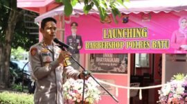 Foto : Kapolres Batu AKBP Oskar Syamsuddin meresmikan Barbershop di area Mapolres