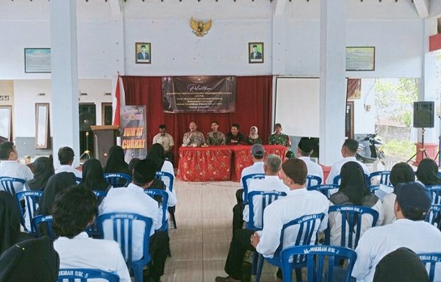 Foto : Kapolsek Lawang gelar Jumat Curhat bersama masyarakat Desa MulyoarjobLawang