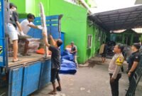 Foto : Pendistribusian 9.808 Bilik Suara dari gudang KPU Kota Malang dikirim ke lima PPK dengan pengawalan ketat