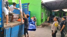 Foto : Pendistribusian 9.808 Bilik Suara dari gudang KPU Kota Malang dikirim ke lima PPK dengan pengawalan ketat