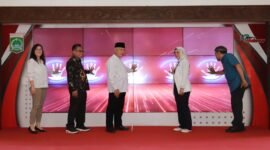 Caption. Bupati Malang H.M Sanusi (tengah) saat Launching E Parkir kawasan wisata milik PD Jasa Yasa 
