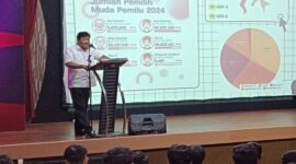 Caption. Andreas Eddy Susetyo anggota DPR RI komisi XI saat memberikan pendidikan politik bagi siswa siswi di SMK Muhammadiyah 5 Kepanjen Malang 