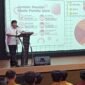 Caption. Andreas Eddy Susetyo anggota DPR RI komisi XI saat memberikan pendidikan politik bagi siswa siswi di SMK Muhammadiyah 5 Kepanjen Malang 