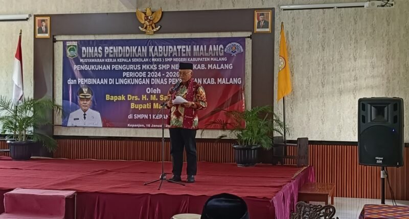 Caption. Bupati Malang H.M Sanusi saat memberikan sambutan pada pengukuhan MKKS SMP Negeri se Kabupaten Malang masa bakti 2024 - 2026