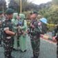 Foto : Danyonkes 2/ Yudha Bhakti Husada Letnan Kolonel Ckm dr. Arif Budiman, Sp. B saat pelepasan 5 prajurit yang ikuti PDT di Bigor