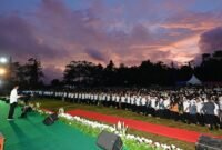 Caption. Presiden Joko Widodo saat memberikan 
memberikan sambutan ribuan pelajar 
pada apel Santri dan pelajar emas 2045