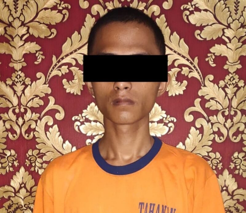Foto : Tersangka 
AR (26), asal Desa Mendalanwangi, Kecamatan Wagir