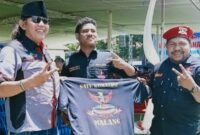 Foto : Ketua DPC GRIB JAYA Malang Damanhury Jab, didampingi Wakil Ketua DPC GRIB JAYA Malang Marsel, saat berpose bersama Ketua Madas Malang Ashadi