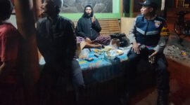 Foto : Bhabinkamtibmas Polsek Tumpang Polres Malang, Bripka Herri Kuswanto, melaksanakan kegiatan sambang ke warga binaan di Desa Duwet
