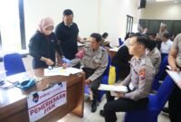Foto : Personel Polres Malang cek kesehatan berkala menjelang pengamanan Pemilu 2024