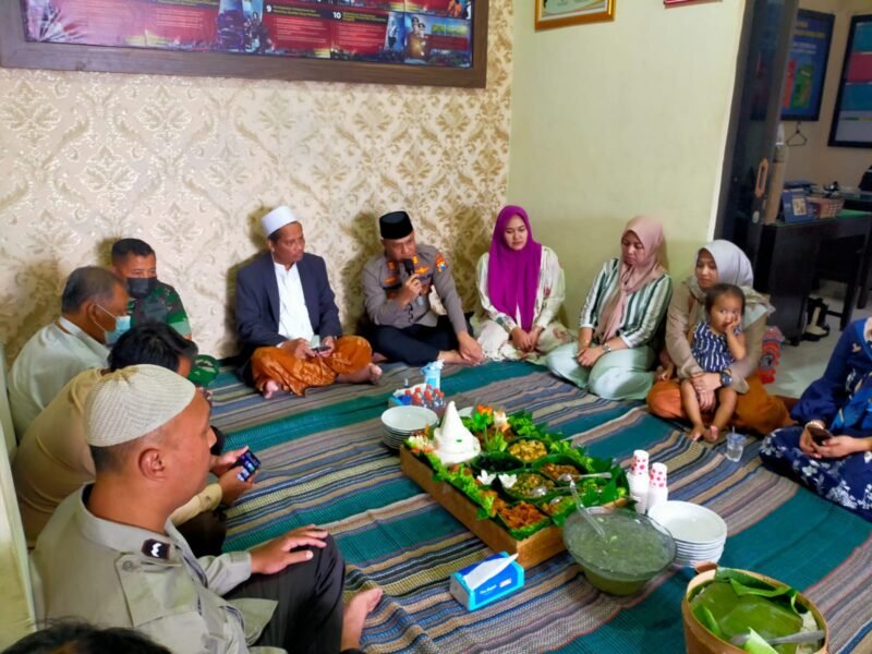 Foto : Kapolsek Jabung AKP Suyanto S.A.P., M.H menggelar doa bersama 