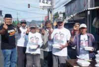 Foto : relawan Prabowo-Gibran yang tergabung dalam GenYZ Sinar Pagi gelar Jumat Berkah dengan membagikan ribuan nasi kotak 
