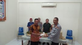 Foto : Camat Turen, Tris Sulawanto, M.Si sambut Kapolsek Turen yang baru Kompol. Heri Subagyo 