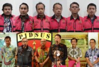 Foto : - Tim Penyidik Jaksa Agung melakukan penahanan terhadap 6 orang tersangka, yang terkait dengan perkara dugaan tindak pidana korupsi proyek pembangunan jalur kereta api Besitang-Langsa pada Balai Teknik Perkeretaapian Medan tahun 2017 s/d 2023