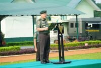 Foto : Irdivif 2 Kostrad Brigadir Jenderal TNI Eventius Teddy Danarto saat membacakan amanat Panglima TNI