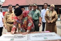Foto : Bupati Malang, Drs. H. M. Sanusi, M.M melaunching Program Inovasi Pengembangan Bahasa Inggris Sekolah Dasar (SD) se Wilayah Kerja Korwil Dinas Pendidikan Kecamatan Pakisaji