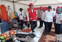 Foto : PJ. Wali Kota Malang Dr. Ir. Wahyu Hidayat, MM usai apel melakukan pengecekan eraatan relawan 