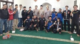 Foto : Kapolsek Tumpang AKP Achmad Zainuddin bersama perguruan pencak silat se Kacamatan Tumpang