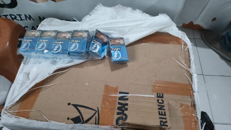 Foto : Puuhan Rokok Ilegal yang diamankan tim Bea Cukai Maang di Jasa Eksepedisi