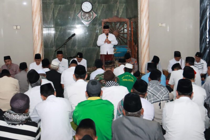 Foto : Bupati Malang, Drs. H. M. Sanusi, M.M Kembali melaksanakan kegiatan Shubuh Keliling (Shuling) di Masjid Al-Hidayah