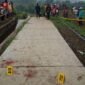Foto : Anggota Satreskrim Polres Batu olah TKP atas temuan mayat di Desa Ngroto 
Pujon
