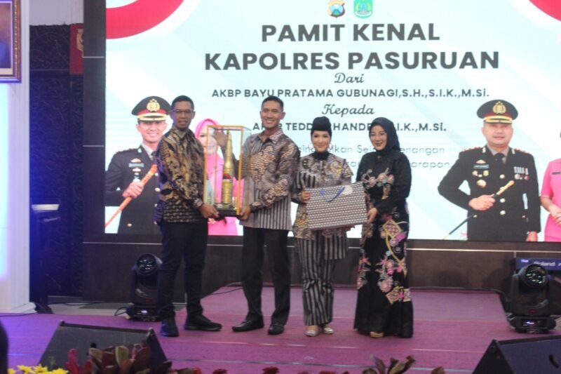 Foto : Dandim 0819/Pasuruan Letkol Arh Noor Iskak S.T. menghadiri acara pisah sambut Kapolres Pasuruan