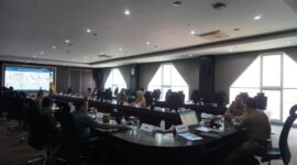 Foto : TPID Kota Batu mengikuti rapat koordinasi mingguan bersama Kementerian Dalam Negeri (Kemendagri) Republik Indonesia melalui zoom meeting 