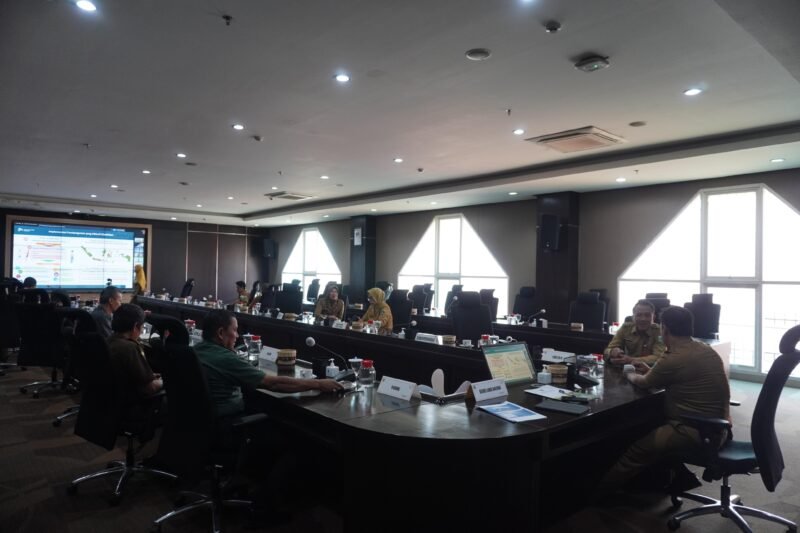 Foto : TPID Kota Batu mengikuti rapat koordinasi mingguan bersama Kementerian Dalam Negeri (Kemendagri) Republik Indonesia melalui zoom meeting 